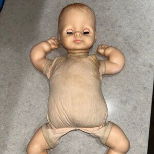 Vintage 1964 Vogue Dear Baby Doll 18" Blue Sleepy Eye Cloth and plastic Body